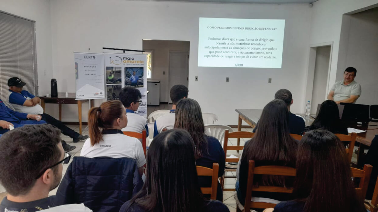 Pessoas em palestra