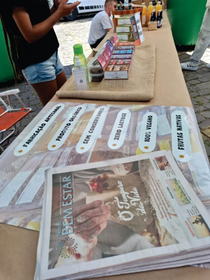 Jornal Nosso Bem Estar em cima de mesa