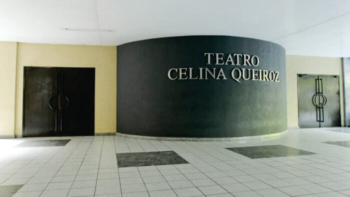 Parede do teatro Celina Queiroz